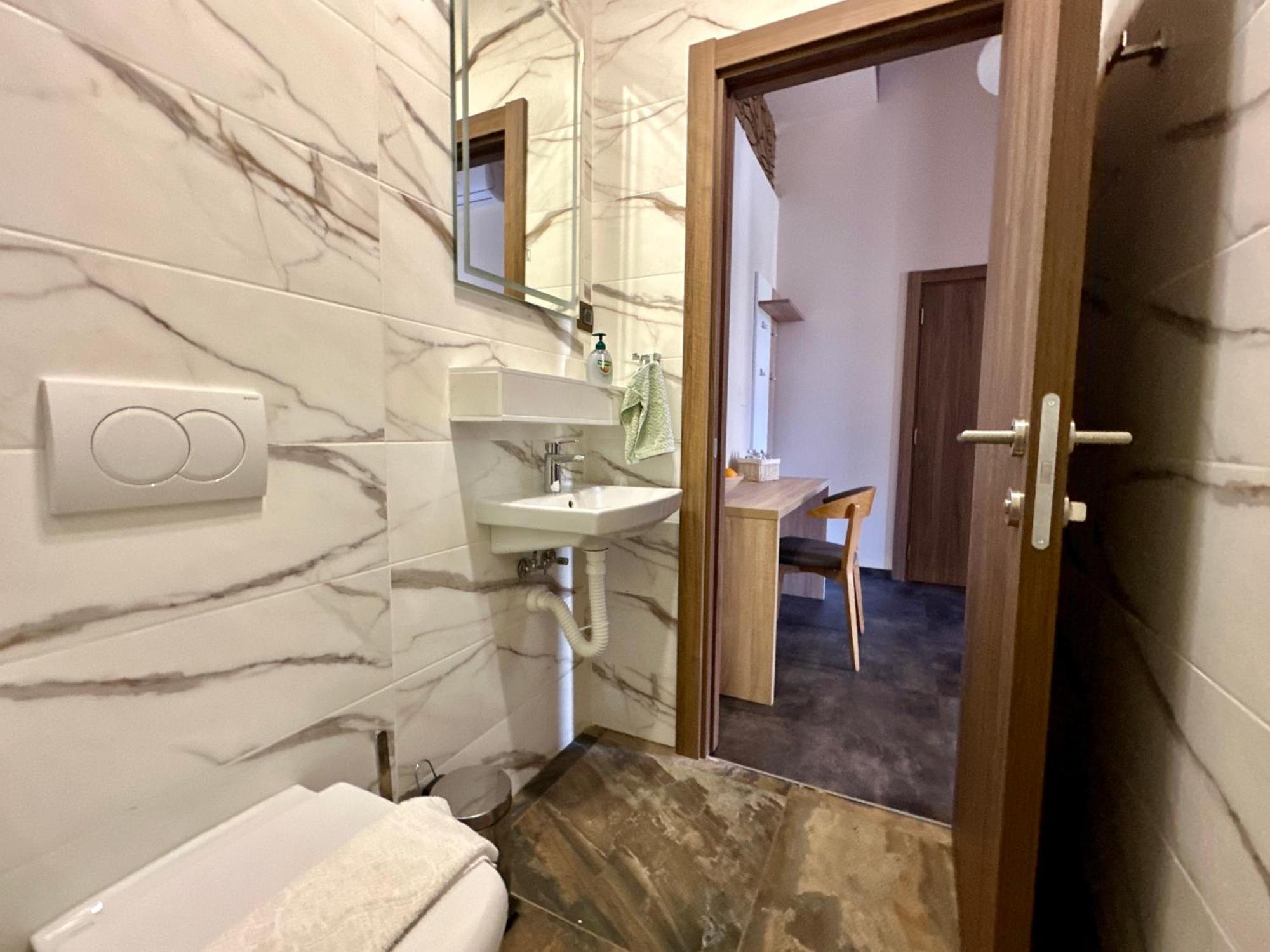 Agape Villa Apartments Novi Sad Buitenkant foto